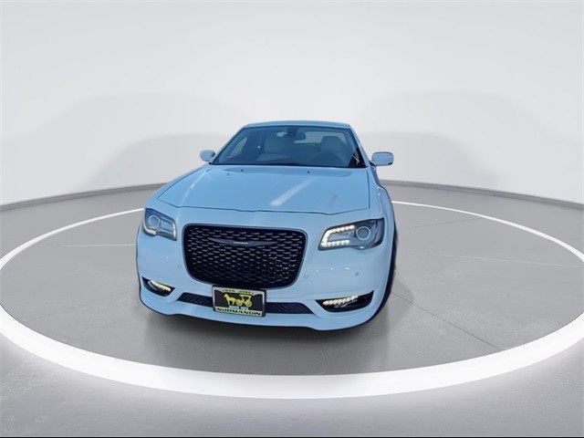 2022 Chrysler 300 Touring L