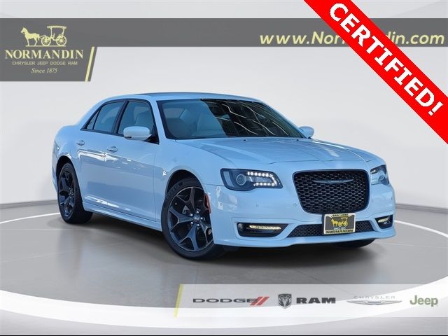 2022 Chrysler 300 Touring L