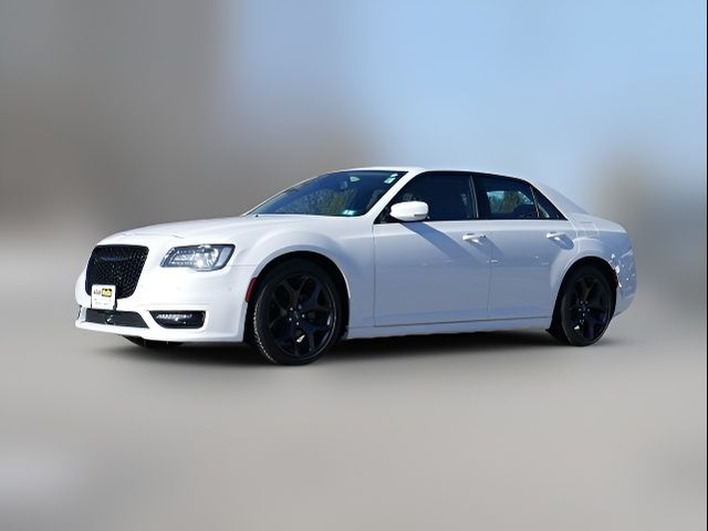 2022 Chrysler 300 Touring L