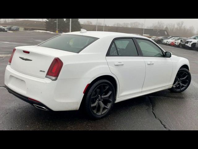 2022 Chrysler 300 300 Touring L