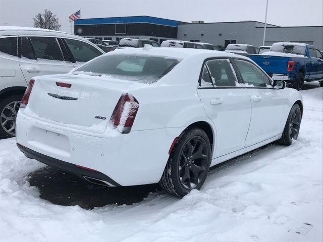 2022 Chrysler 300 300 Touring L