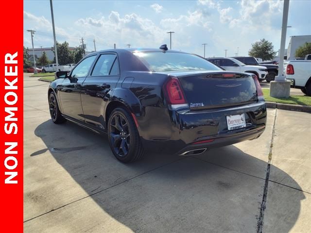 2022 Chrysler 300 Touring L