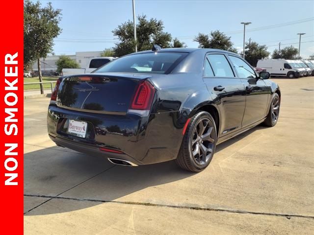 2022 Chrysler 300 Touring L