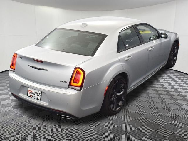 2022 Chrysler 300 Touring L