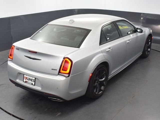 2022 Chrysler 300 Touring L