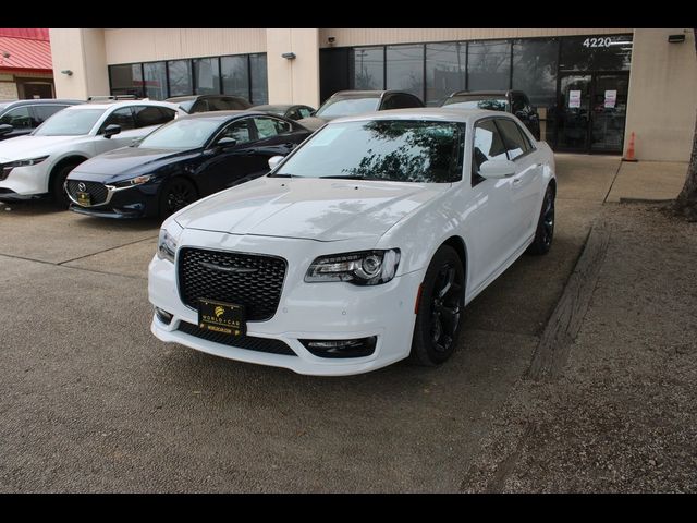 2022 Chrysler 300 Touring L