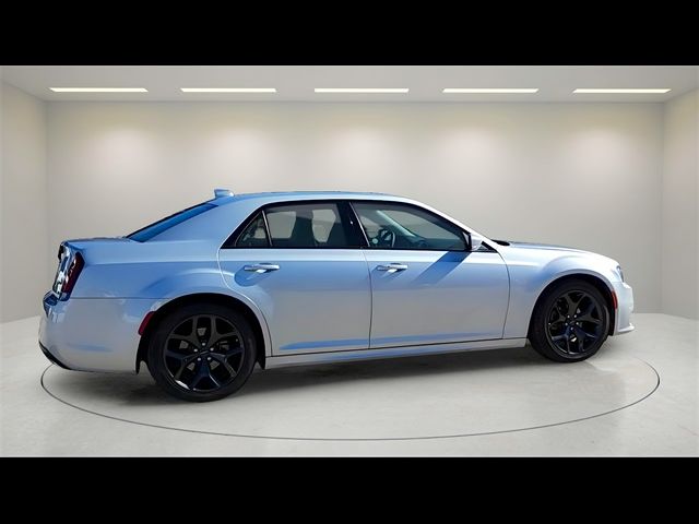 2022 Chrysler 300 Touring L