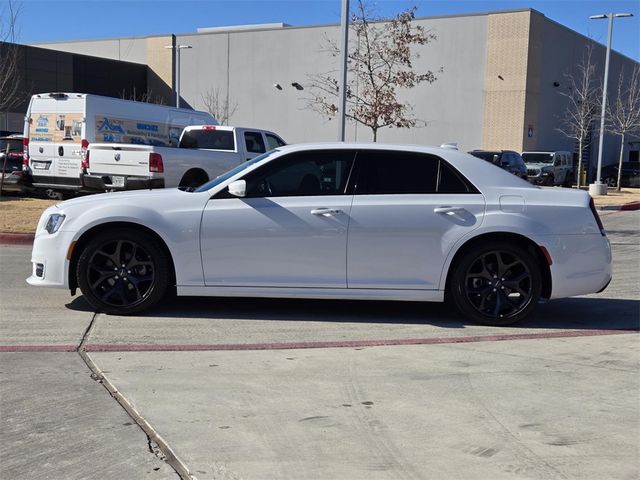 2022 Chrysler 300 Touring L