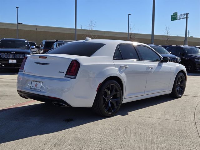 2022 Chrysler 300 Touring L