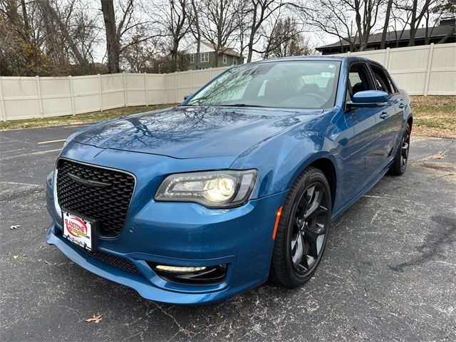 2022 Chrysler 300 Touring L