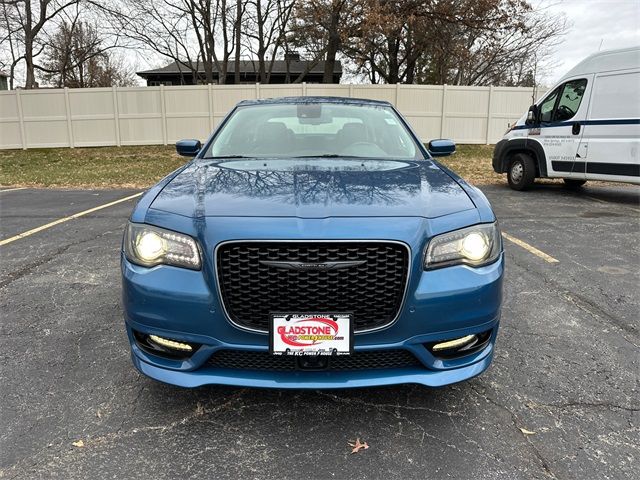 2022 Chrysler 300 Touring L