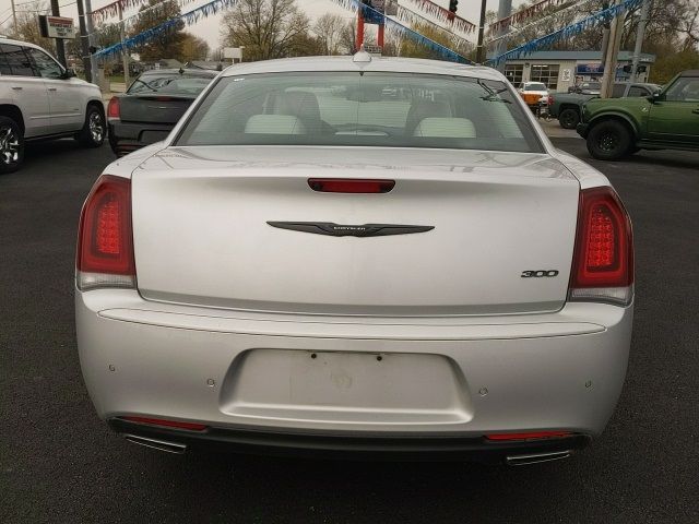 2022 Chrysler 300 300 Touring L