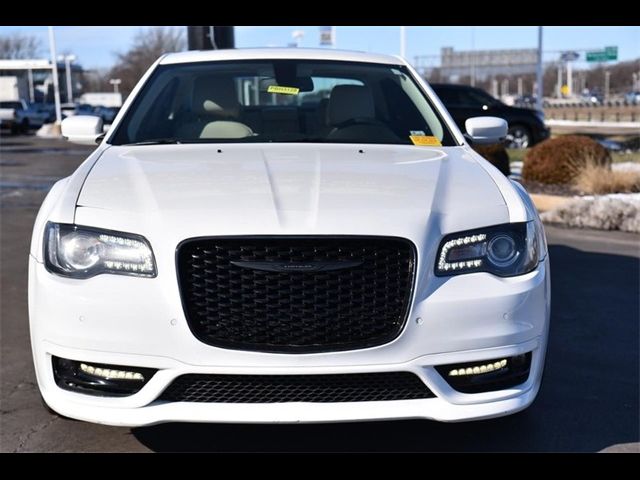 2022 Chrysler 300 Touring L