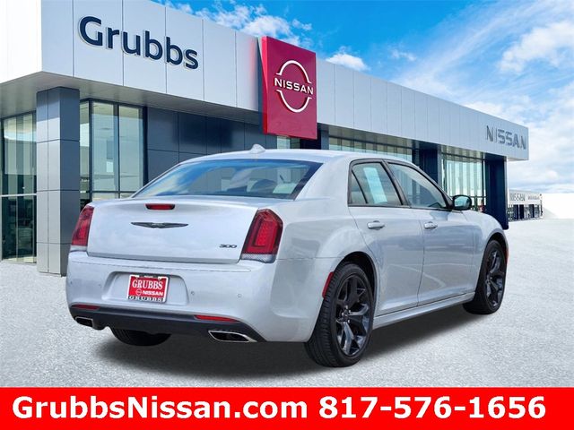 2022 Chrysler 300 Touring L