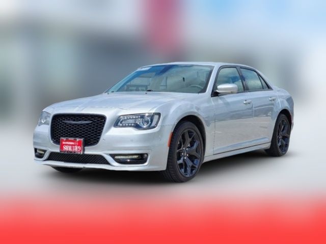 2022 Chrysler 300 Touring L