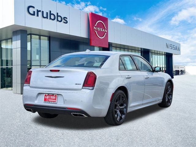 2022 Chrysler 300 Touring L