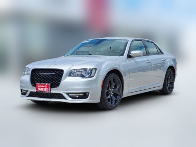 2022 Chrysler 300 Touring L