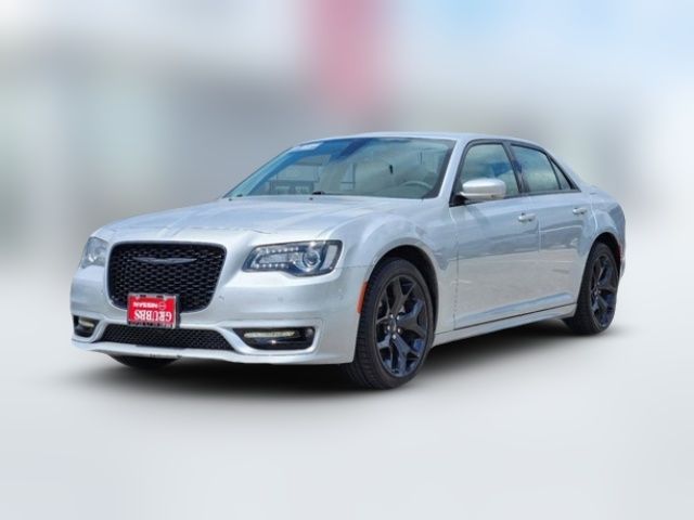 2022 Chrysler 300 Touring L