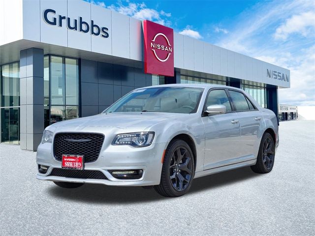 2022 Chrysler 300 Touring L