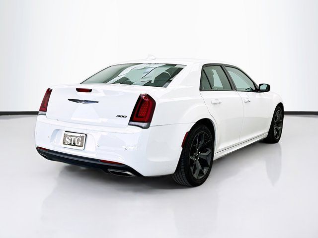 2022 Chrysler 300 Touring L