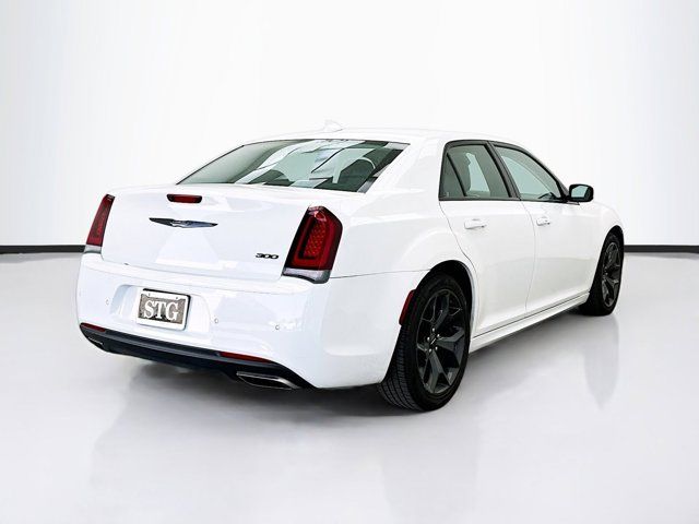 2022 Chrysler 300 Touring L