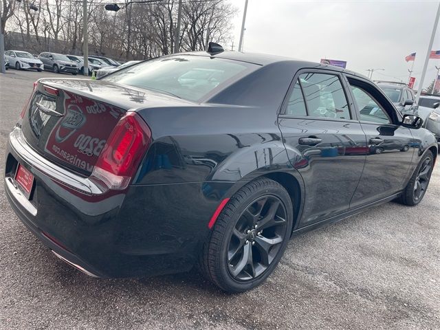 2022 Chrysler 300 Touring L