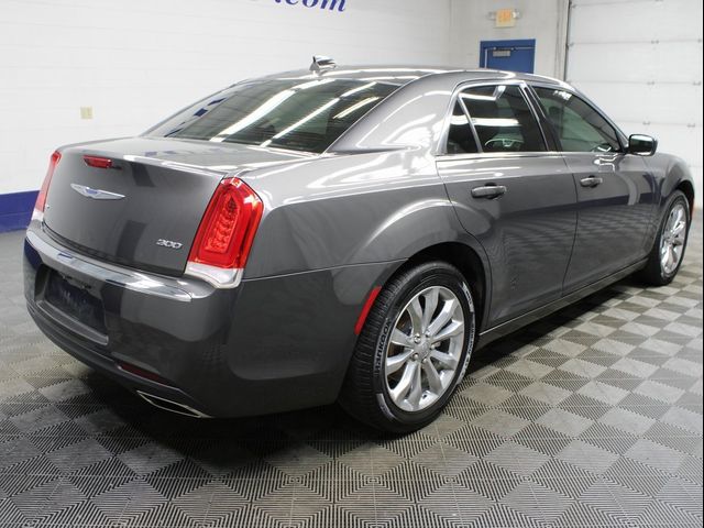 2022 Chrysler 300 Touring