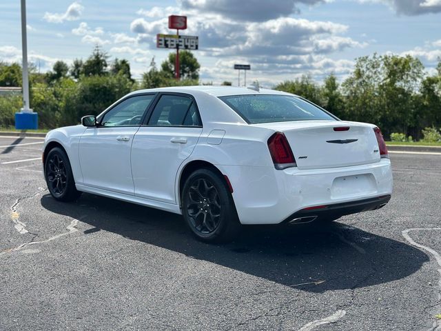 2022 Chrysler 300 300 Touring L