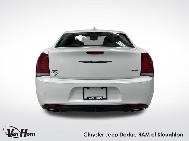 2022 Chrysler 300 300 Touring L
