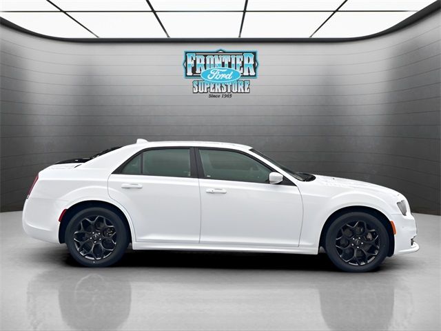 2022 Chrysler 300 300 Touring L