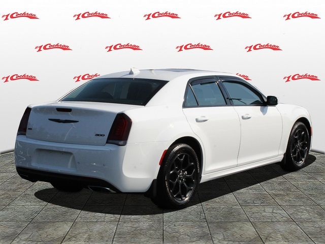 2022 Chrysler 300 Touring L