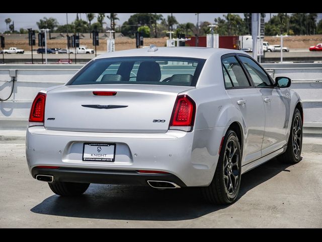 2022 Chrysler 300 Touring L