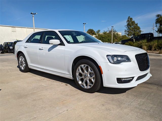 2022 Chrysler 300 Touring L