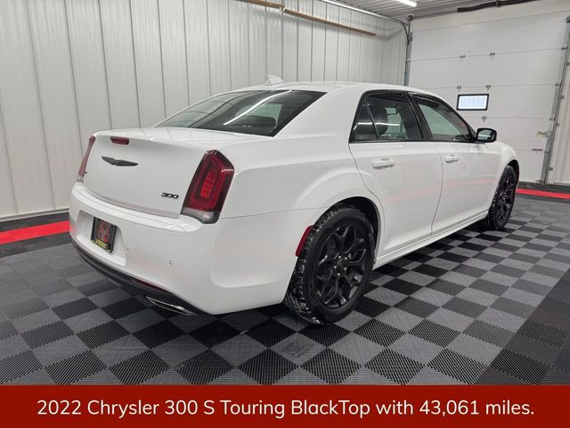 2022 Chrysler 300 300 Touring L