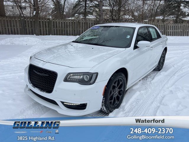 2022 Chrysler 300 300 Touring L