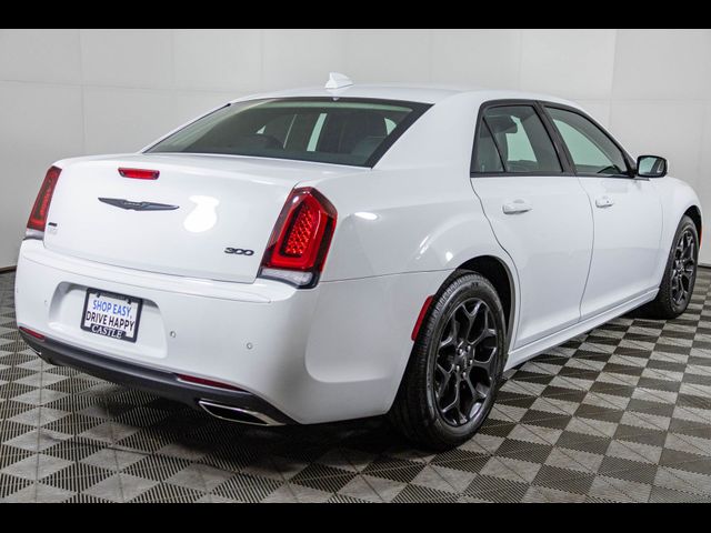 2022 Chrysler 300 Touring L