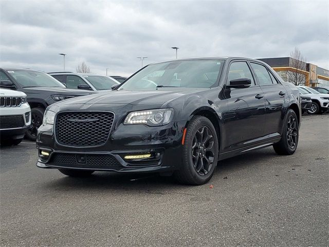 2022 Chrysler 300 Touring L