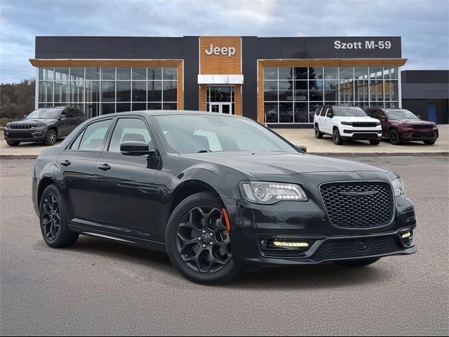 2022 Chrysler 300 Touring L