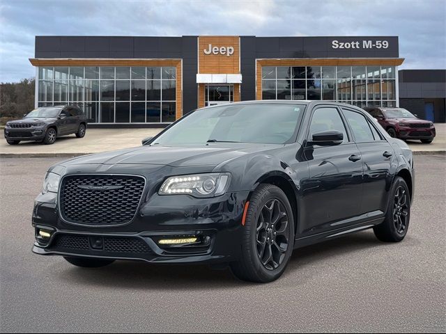 2022 Chrysler 300 Touring L