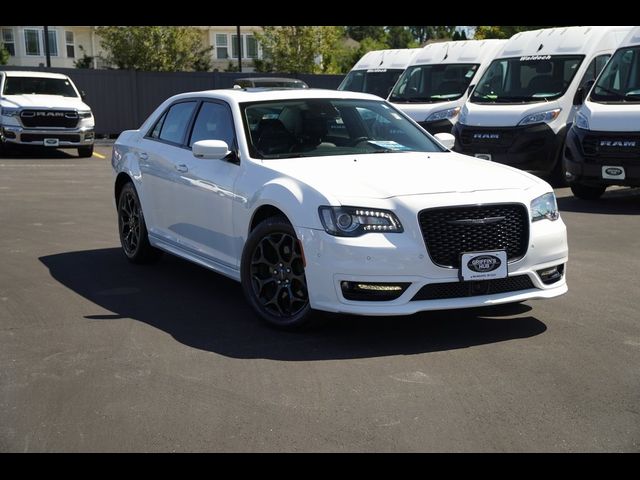 2022 Chrysler 300 Touring L