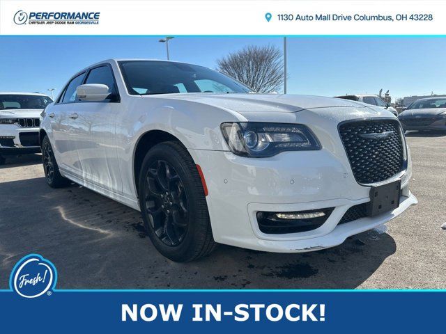 2022 Chrysler 300 300 Touring L