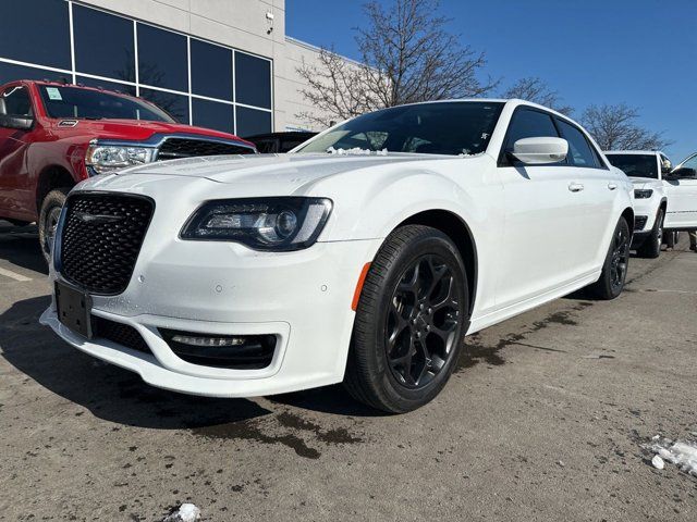 2022 Chrysler 300 300 Touring L