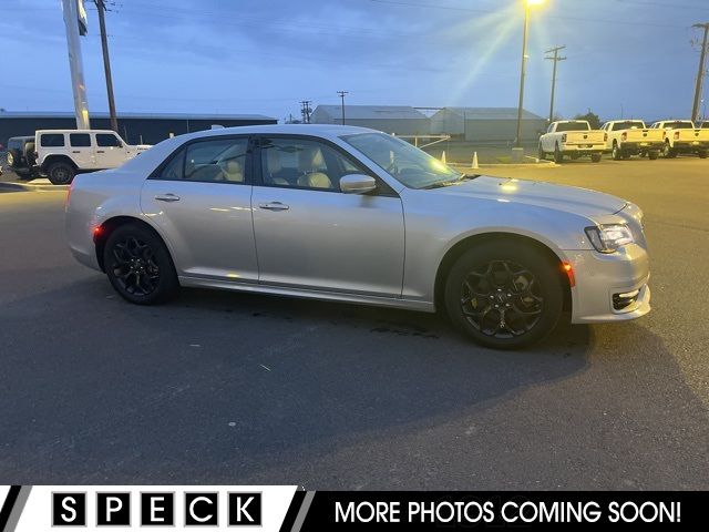 2022 Chrysler 300 300 Touring L