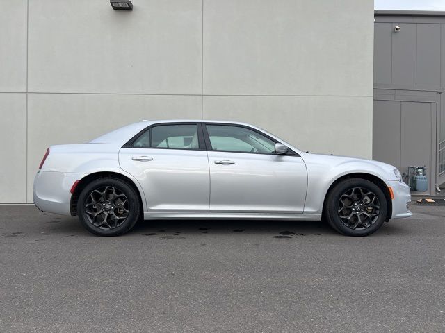 2022 Chrysler 300 300 Touring L