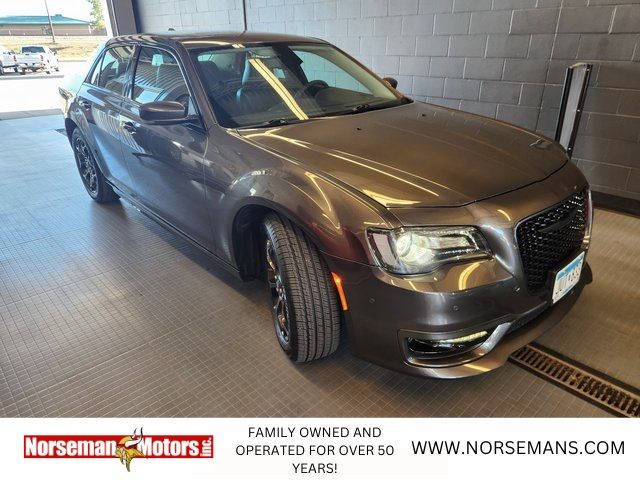 2022 Chrysler 300 Touring L