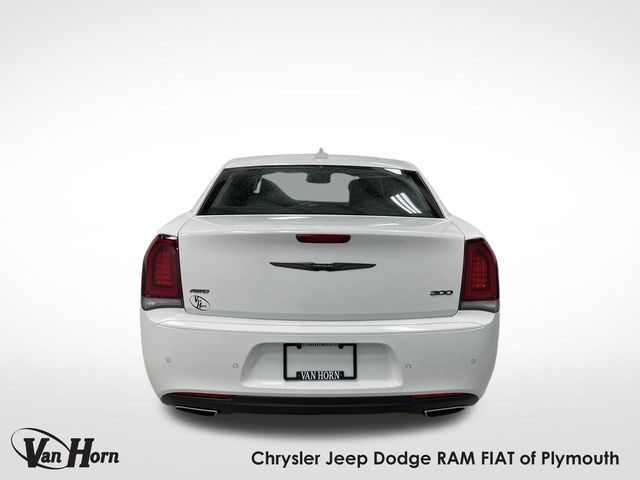 2022 Chrysler 300 300 Touring L