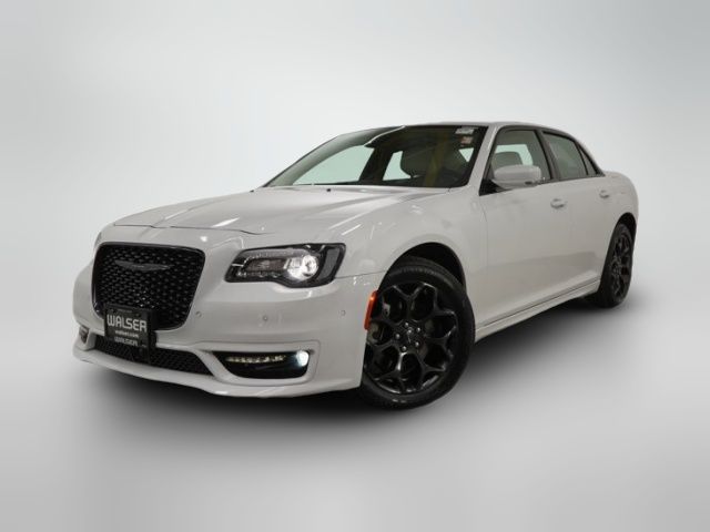 2022 Chrysler 300 Touring L