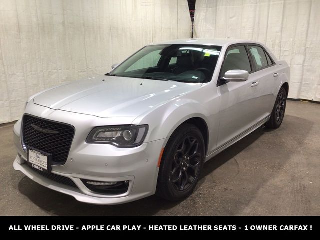 2022 Chrysler 300 300 Touring L