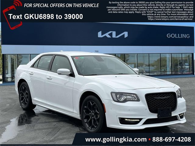 2022 Chrysler 300 300 Touring L