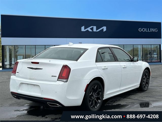 2022 Chrysler 300 300 Touring L